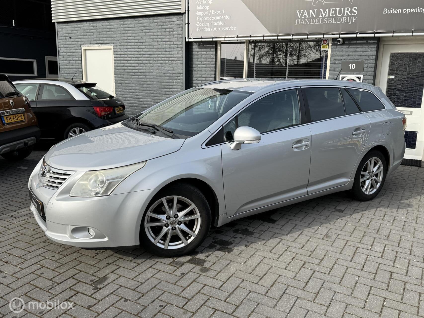 Toyota Avensis 2.0 D-4D Business, airco, cruise, trekhaak, a, Auto's, Voorwielaandrijving, Stof, Zwart, 4 cilinders