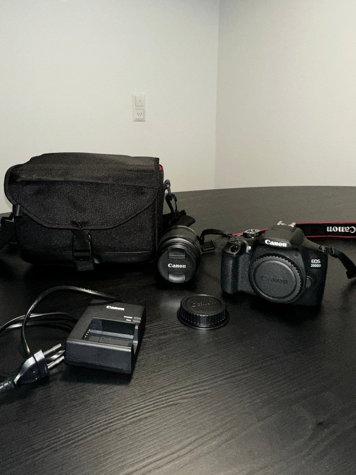 Canon EOS 2000D + EF-S 18-55mm lens + SB130 Cameratas, Audio, Tv en Foto, Fotografie | Lenzen en Objectieven, Ophalen, Canon, Autofocus