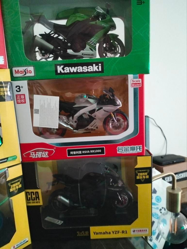 Modelmotoren diverse merken 1:12, Hobby en Vrije tijd, Modelbouw | Auto's en Voertuigen, 1:50 of kleiner, Overige typen, Zo goed als nieuw