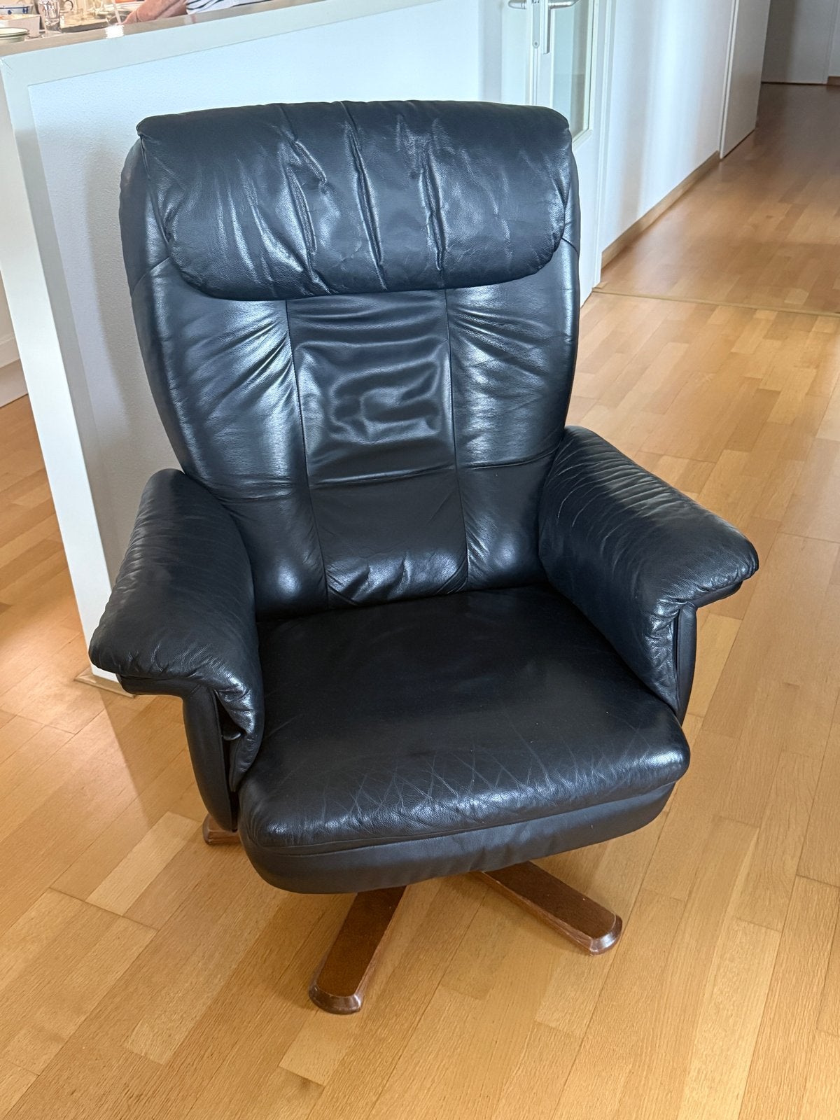 Leren zwarte draaifauteuil - Uitstekende staat, Huis en Inrichting, Ophalen of Verzenden, Zo goed als nieuw, Leer