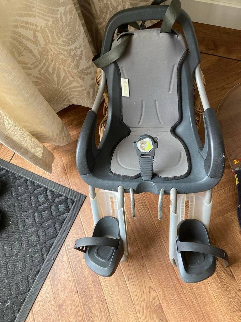 Qibbel fietsstoeltje voorop met bevestiging en scherm, Voorzitje, Ophalen of Verzenden, 0 t/m 13 kg, Gebruikt