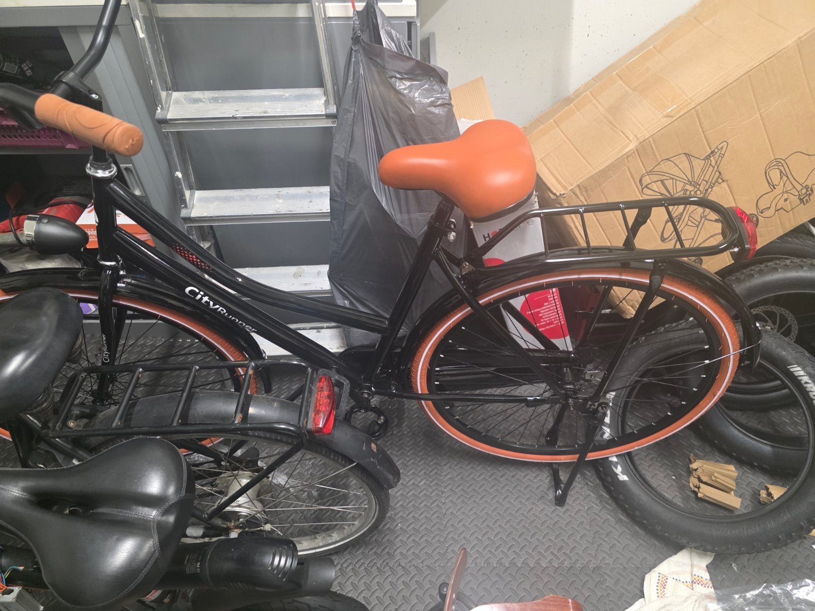 Nieuwe CityRunner Omafiets - Zwart met bruine accenten, Fietsen en Brommers, Ophalen of Verzenden