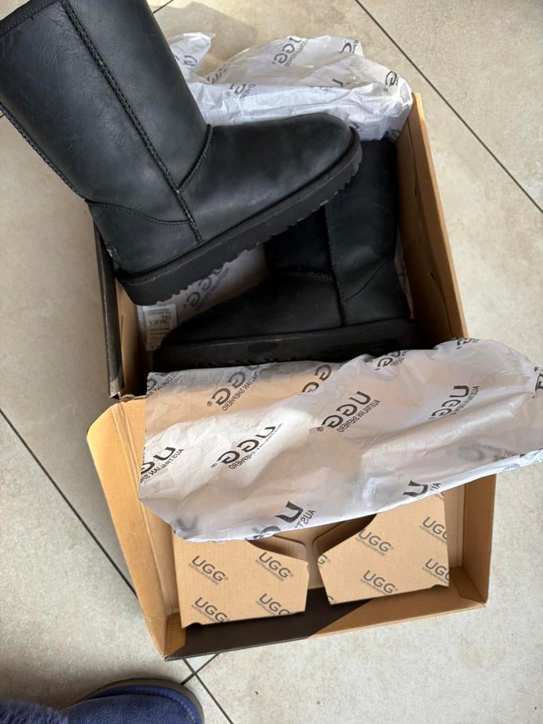 UGG 37, Ophalen of Verzenden, Zo goed als nieuw, Zwart, Hoge laarzen