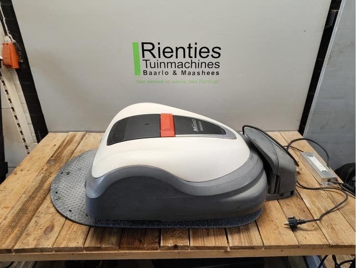 HONDA MIIMO HRM 3000 Robotmaaier tot 4000m2, Cirkelmaaier, Gebruikt, Honda, Minder dan 30 cm