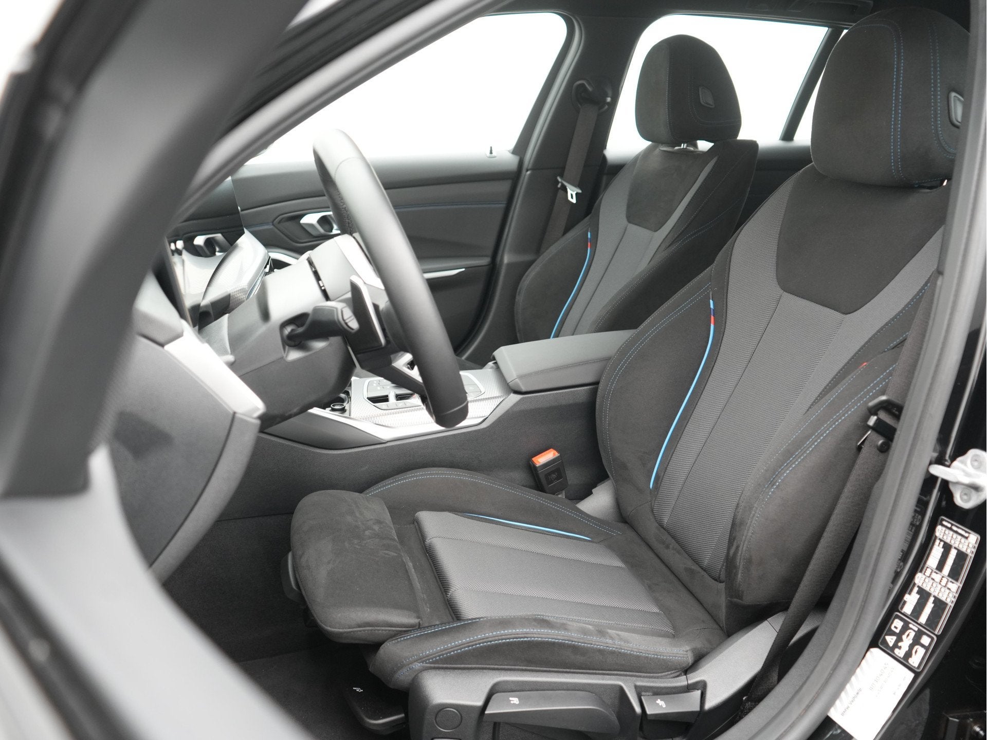 Foto 12 van BMW 3 Serie Touring 330i xDrive M-Sport | M-Performance Pack