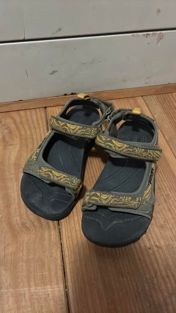 Teva sandaaltjes maat 31, Ophalen, Zo goed als nieuw, Meisje, Overige typen