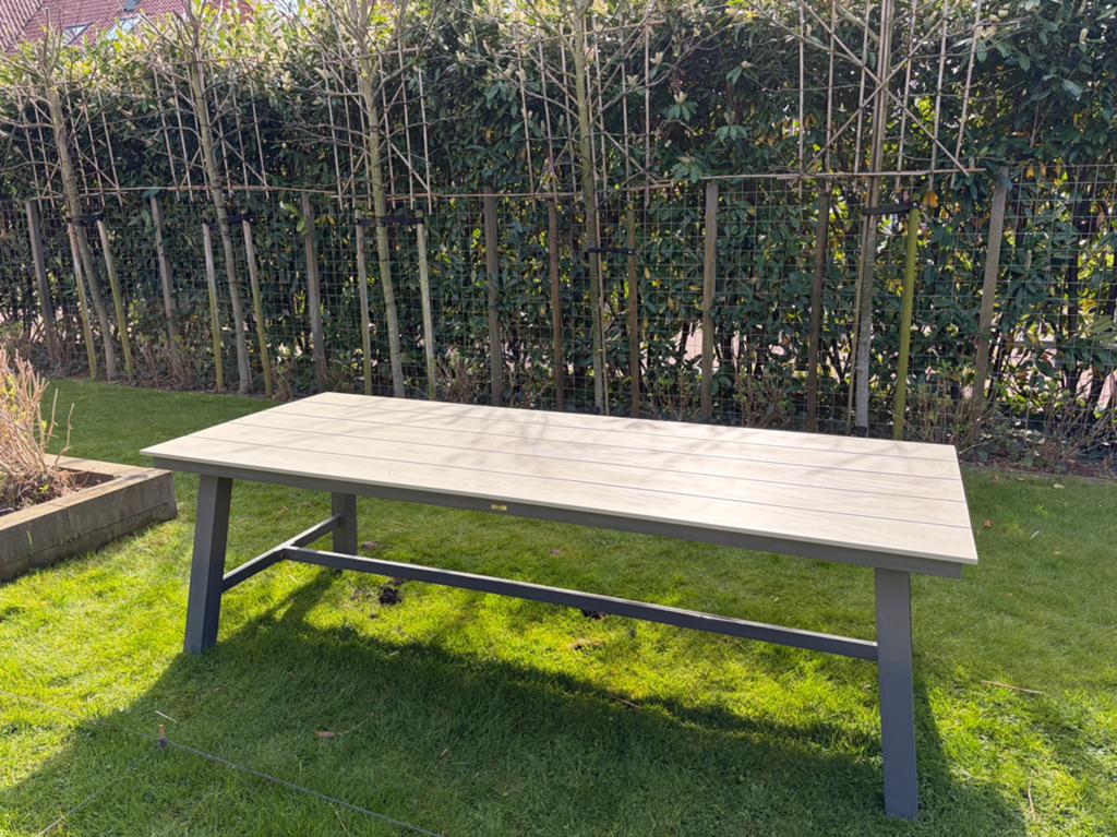 Grijze Polywood Tafel met Gebruikssporen 250x100, Ophalen, Gebruikt, Kunststof