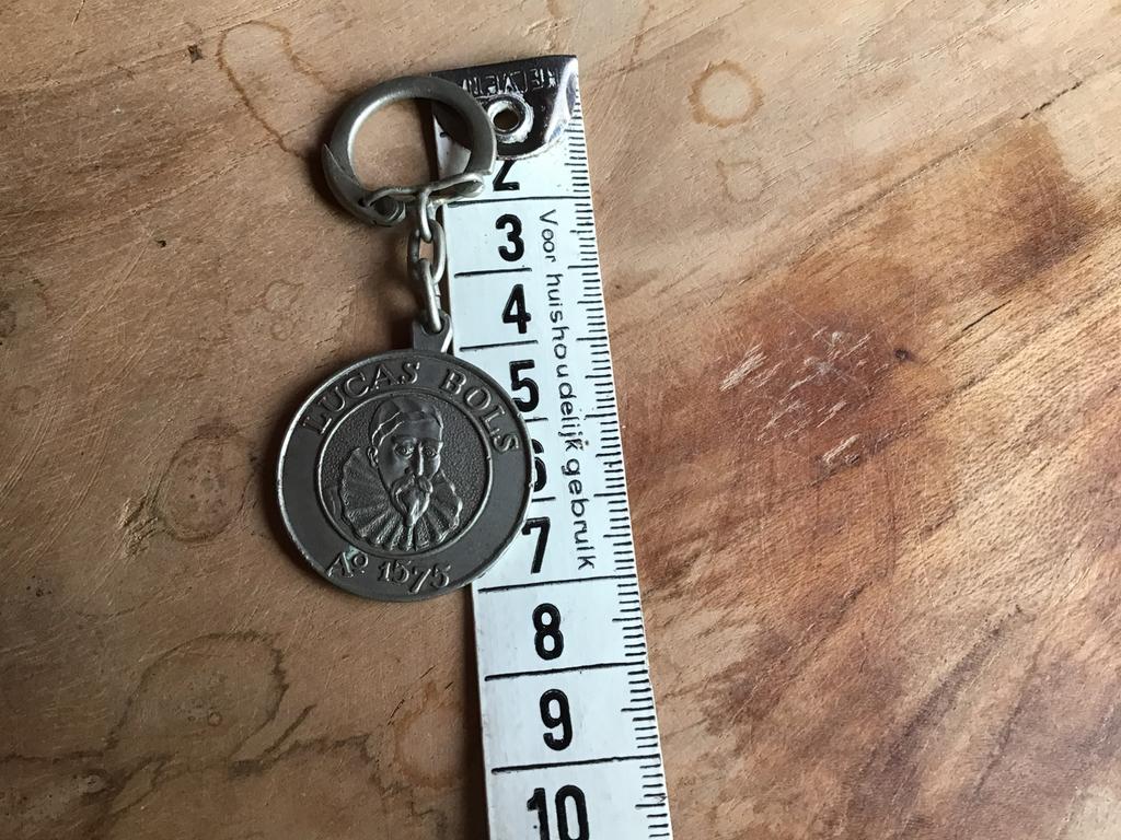Vintage sleutelhanger lucas bols 1575,lucas bols jenever, Verzamelen, Ophalen, Gebruikt