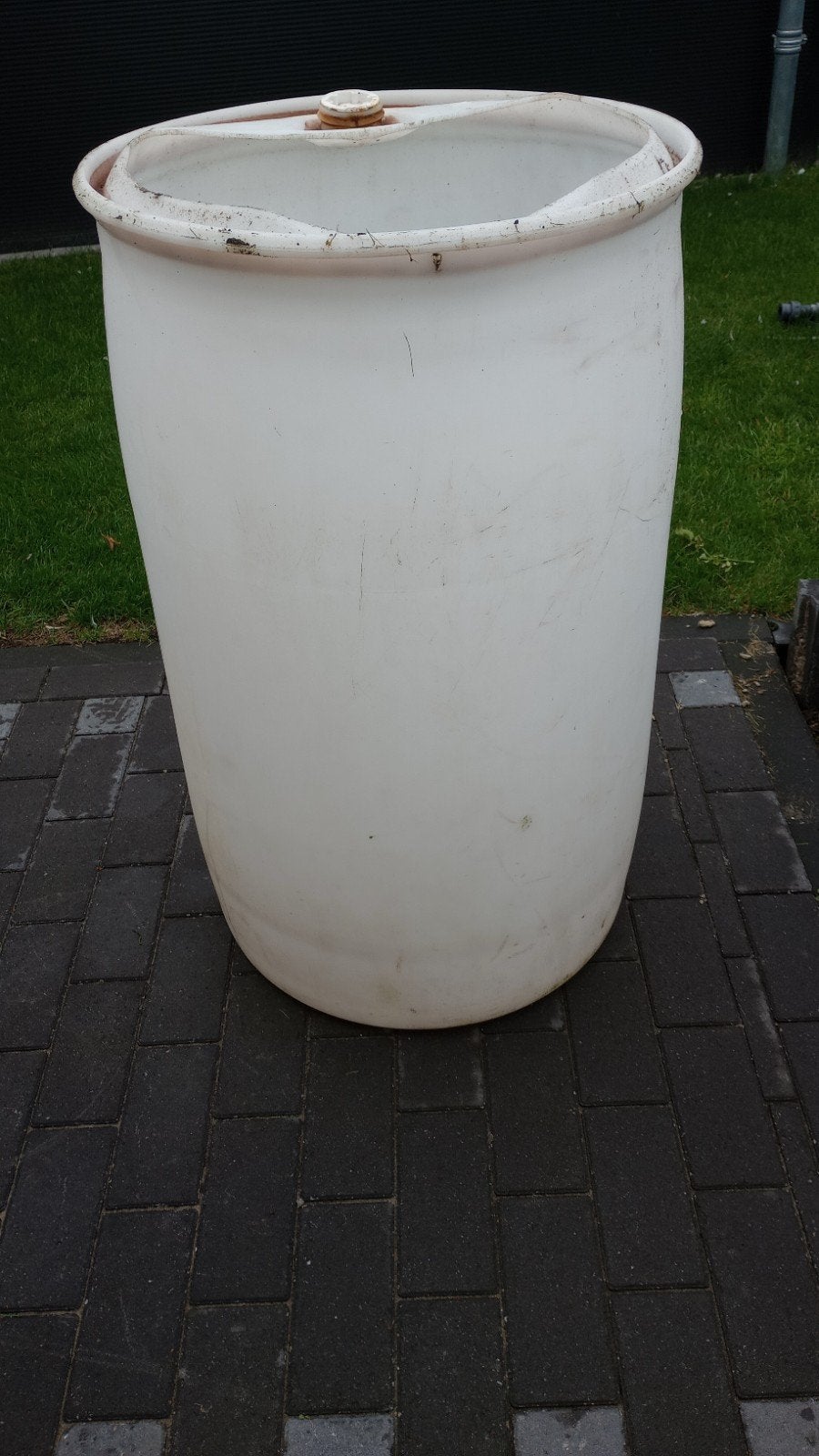 Twee  tonnen, 150 liter of meer, Ophalen