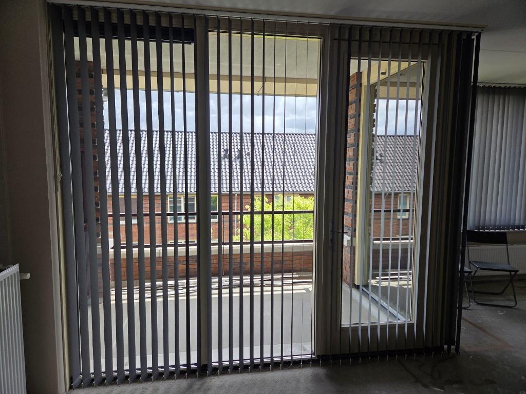 Luxaflex verticale lamellen 280 hoog 300 breed, Ophalen, Strak modern, 200 cm of meer, Zo goed als nieuw