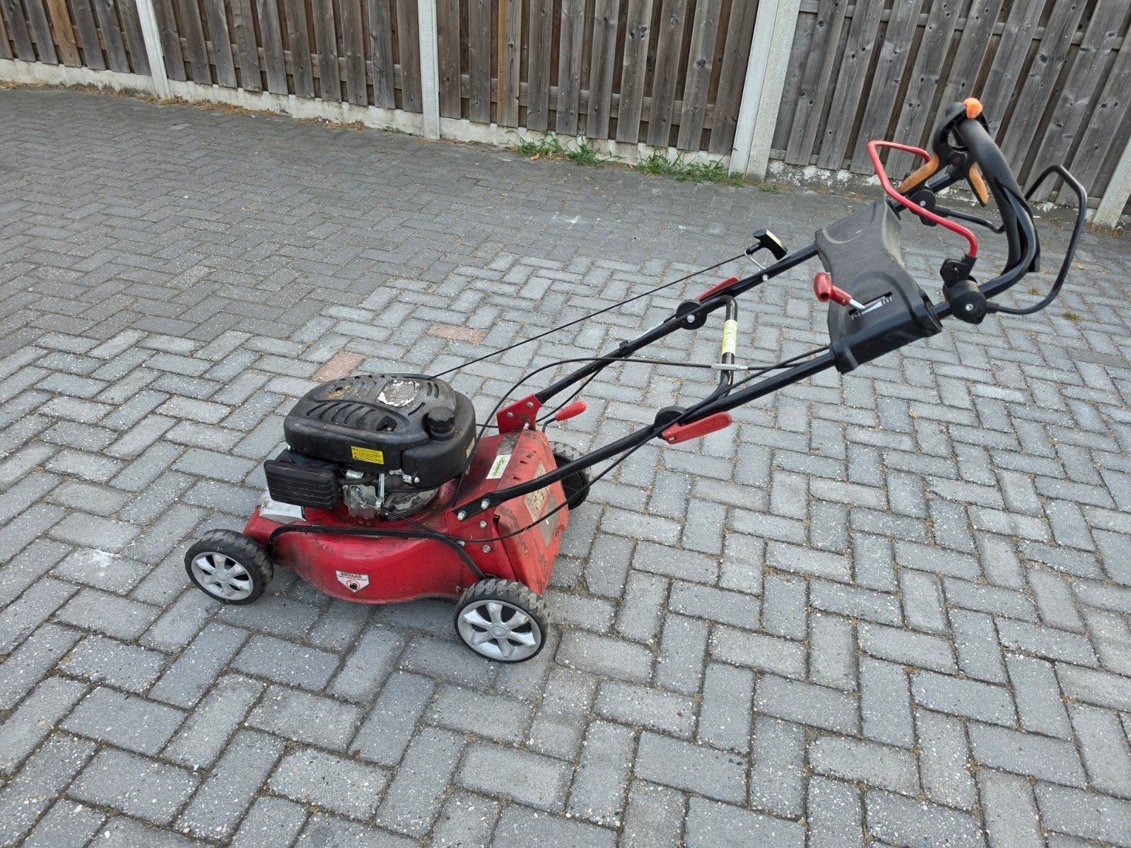 HVC Zelftrekkende Benzine Grasmaaier € 50 euro, Ophalen, Cirkelmaaier, Gebruikt, HVC