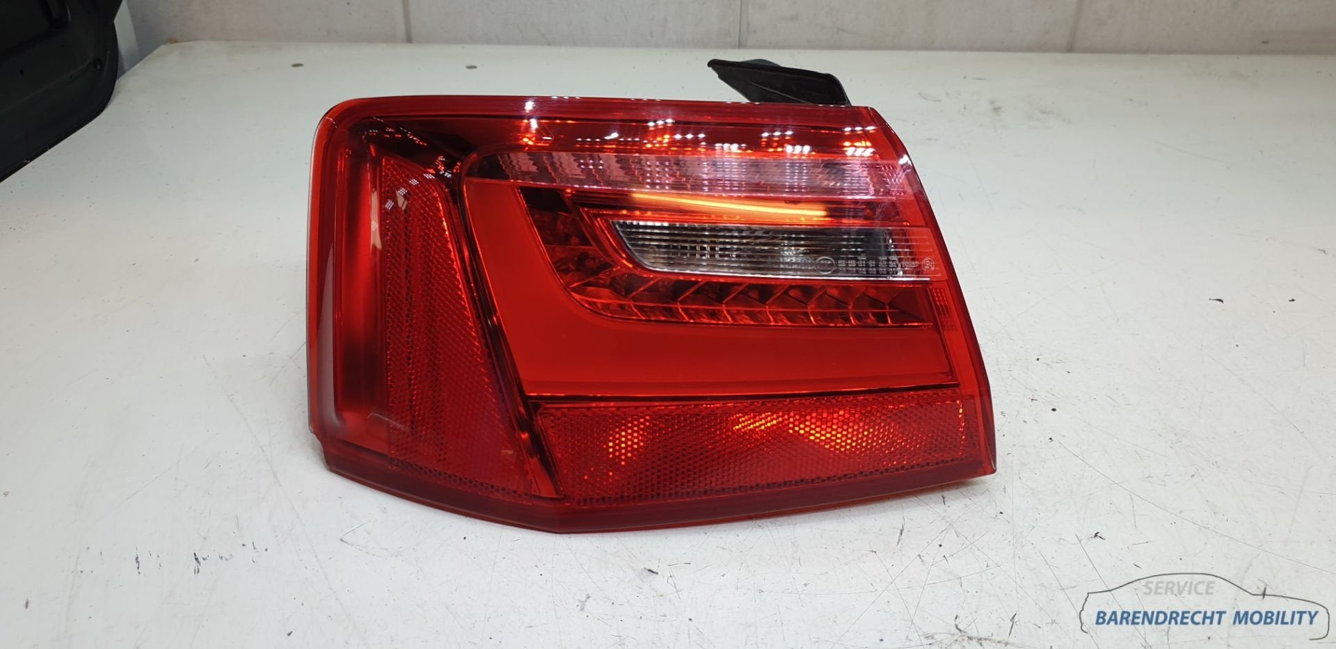 Achterlicht links buiten Audi A6 S6 C7 sedan bestuurderskant, Gebruikt, AUDI AG, Auto-Union-Strasse 1
85045  Ingolstadt, DE, Kundenbetreuung@audi.de