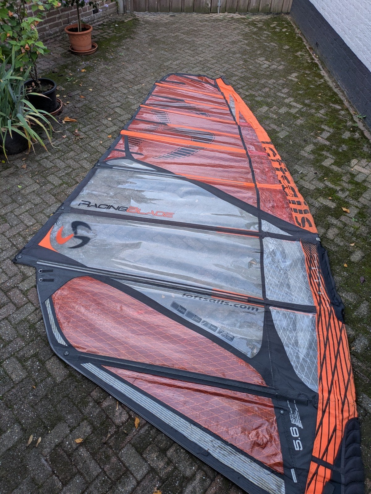 loftsails racing blade 5.6 2013 +  rdm tiki technospar mast, Watersport en Boten, Ophalen, Gebruikt, 5 tot 6.5 m², Zeil