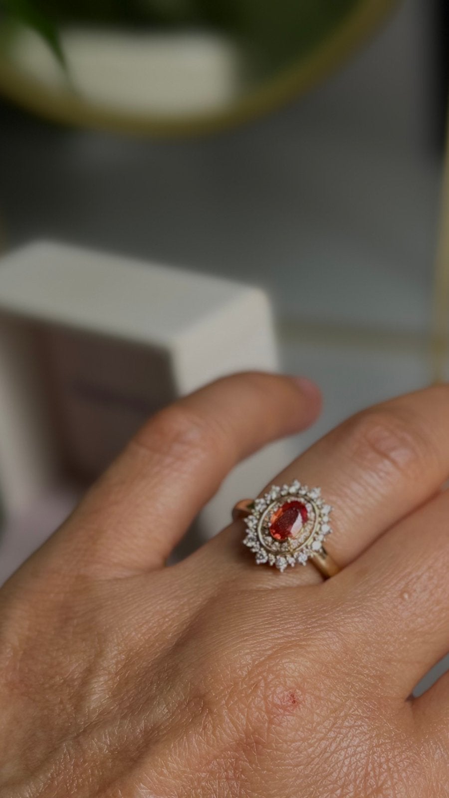 Gouden ring met diamanten, Ophalen of Verzenden, Zo goed als nieuw, 17 tot 18, Dame