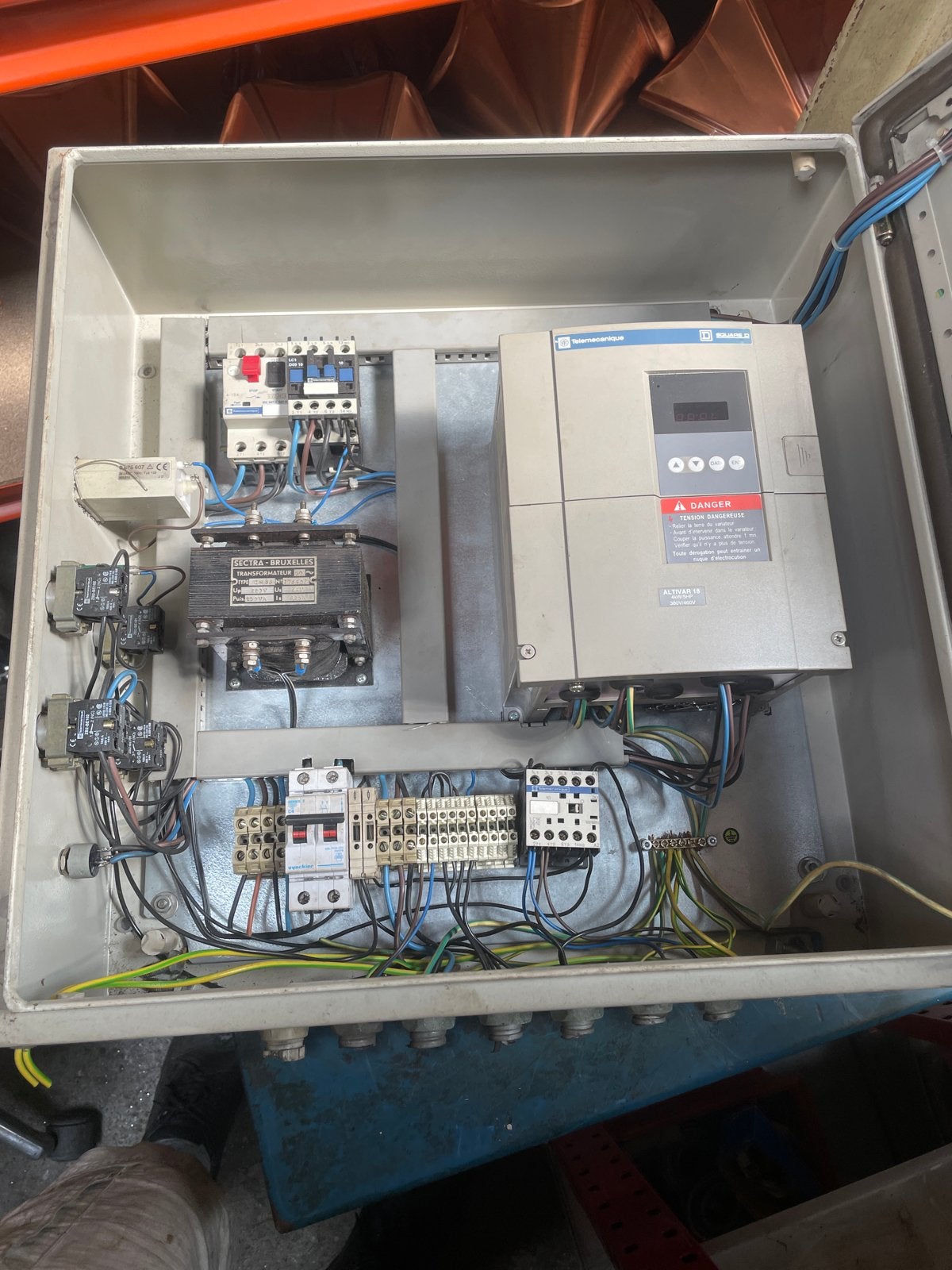 Elektrische schakelkast met frequentieregelaar, Ophalen, Gebruikt