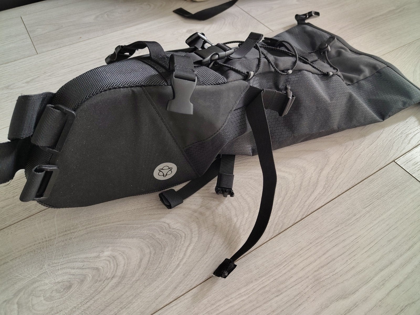 AGU Zadeltas Venture/Drybag 10L voor Racefiets/Gravelbike, Fietsen en Brommers, Fietsaccessoires | Fietstassen, Ophalen of Verzenden