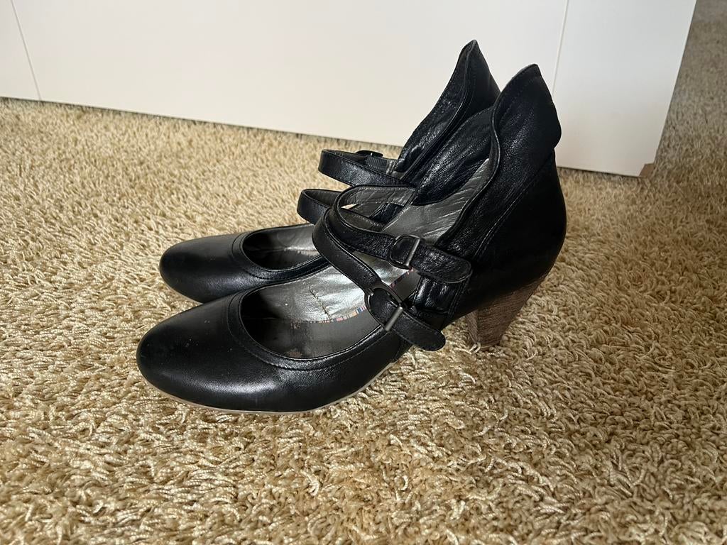 SPM Leren pumps met hak en bandjes mt. 39, Schoenen met lage hakken, Zwart, Ophalen of Verzenden, Zo goed als nieuw