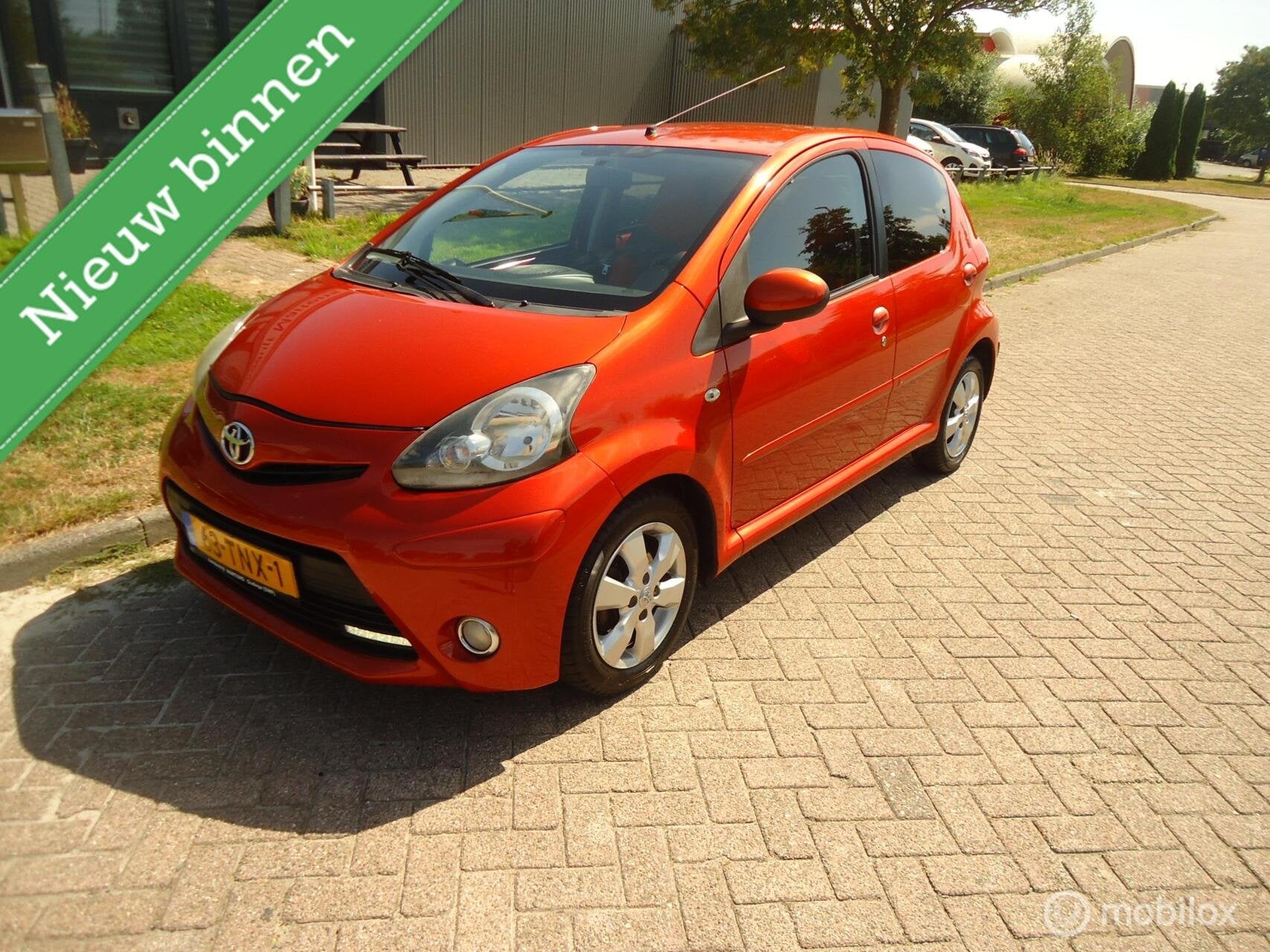Toyota Aygo 1.0 VVT-i Dynamic Orange, Voorwielaandrijving, Euro 5, Gebruikt, Overige kleuren