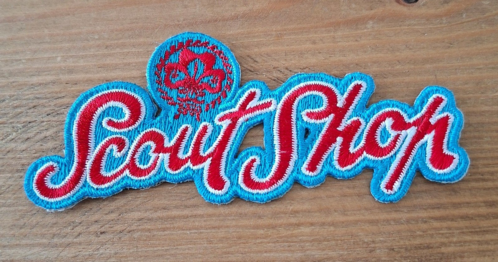 Scout Shop insigne, Verzenden, Nieuw, Embleem, Speld of Insigne