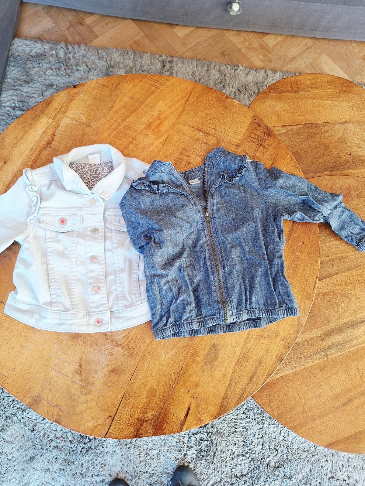 2 stoere spijkerjasjes voor meisjes - H&M en Zeeman, Ophalen of Verzenden, Zo goed als nieuw, Meisje