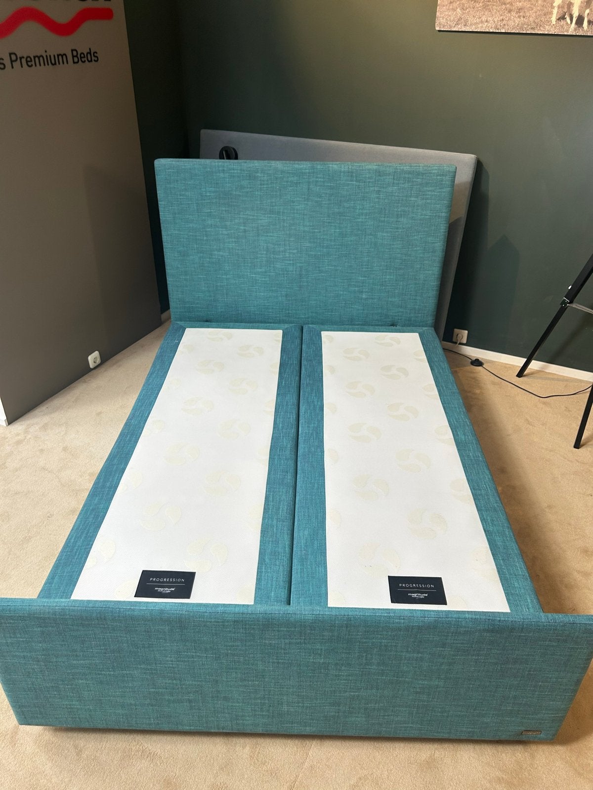 Magnitude Tweepersoons boxspring - Zo goed als nieuw