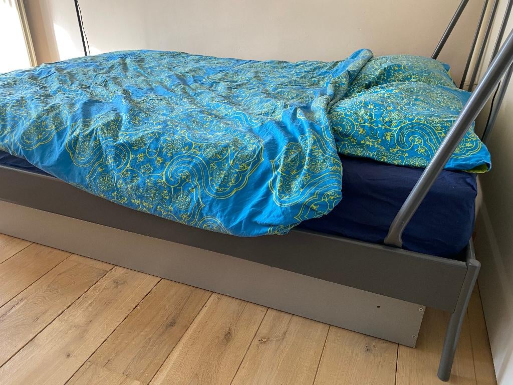 Bed, Ophalen, Gebruikt, 140 cm, Twijfelaar