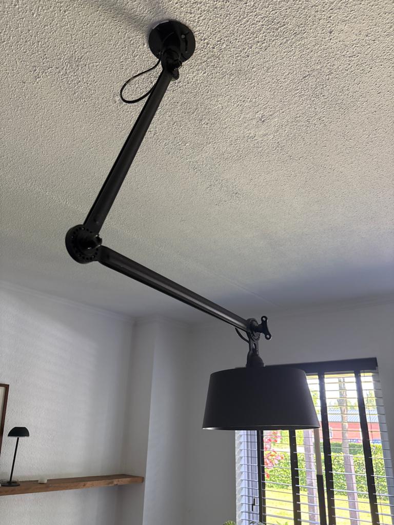 Tonone Bolt upperfit 2arms plafondlamp  met verstelbare arm, Ophalen of Verzenden, Gebruikt, Metaal, 75 cm of meer