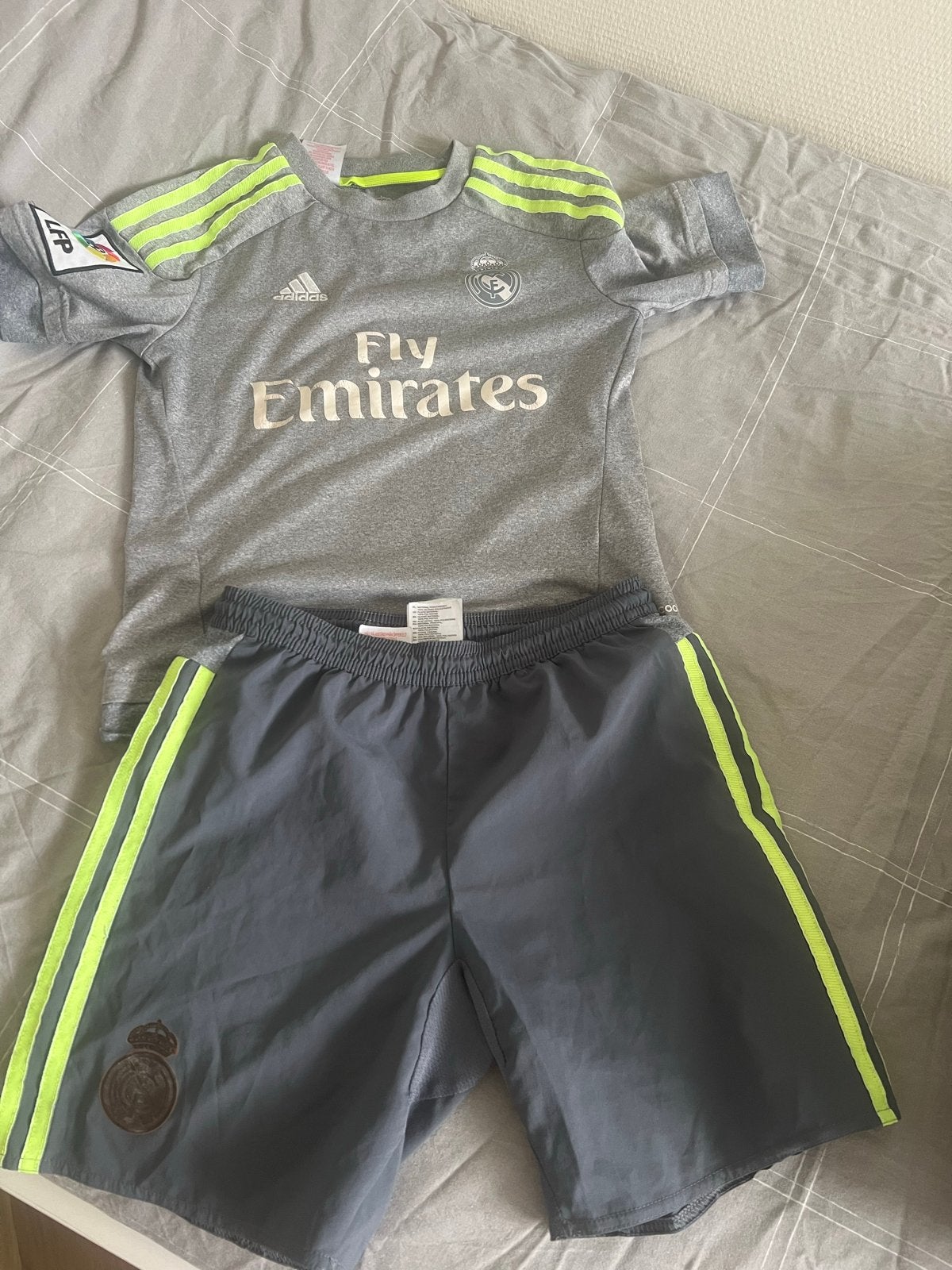 Real Madrid tenue Adidas maat 140 (9-10 jaar), Ophalen, Gebruikt, Jongen