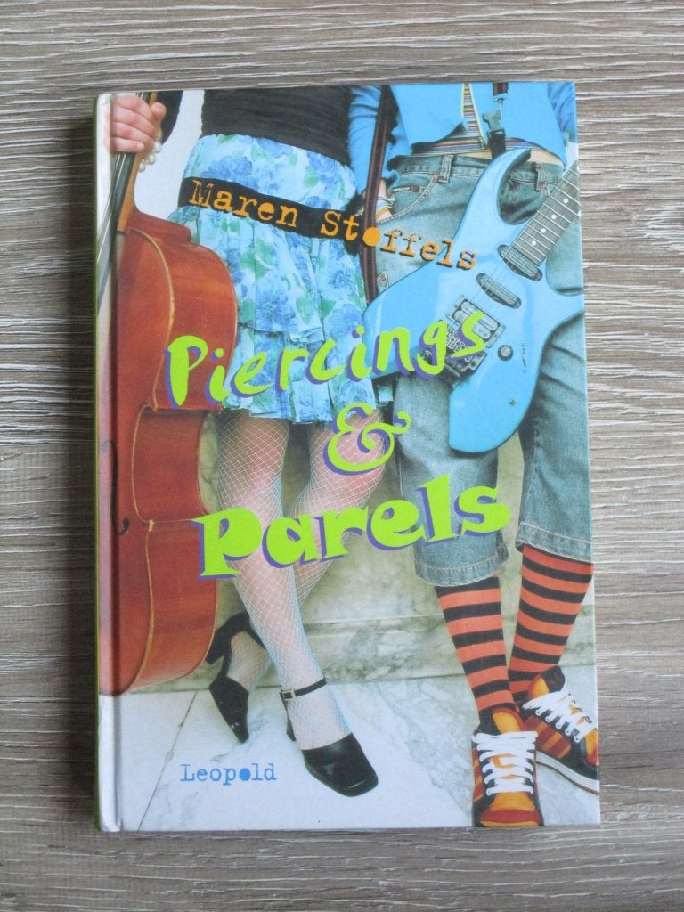 Piercings en Parels - Maren Stoffels, Ophalen of Verzenden, Gelezen, Fictie algemeen