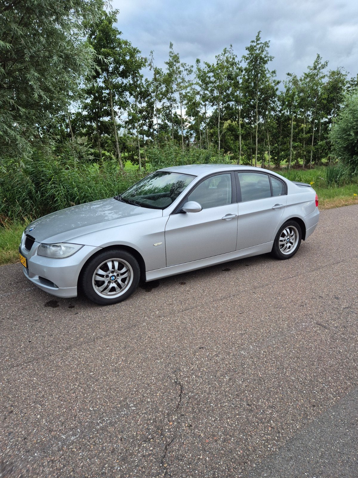 BMW 318i 3-Serie 2.0 I 2006 Grijs, Auto's, BMW, Achterwielaandrijving, 4 cilinders, 129 pk, 75 €/maand