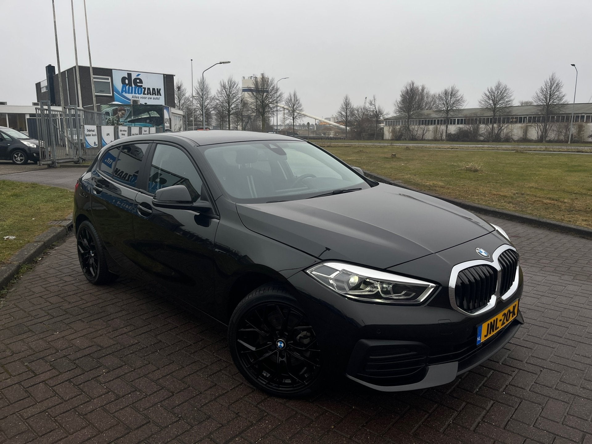 BMW 1-serie 118i Virtual Cockpit Half Leder, 136 pk, Gebruikt, Automatische klimaatregeling, Zwart