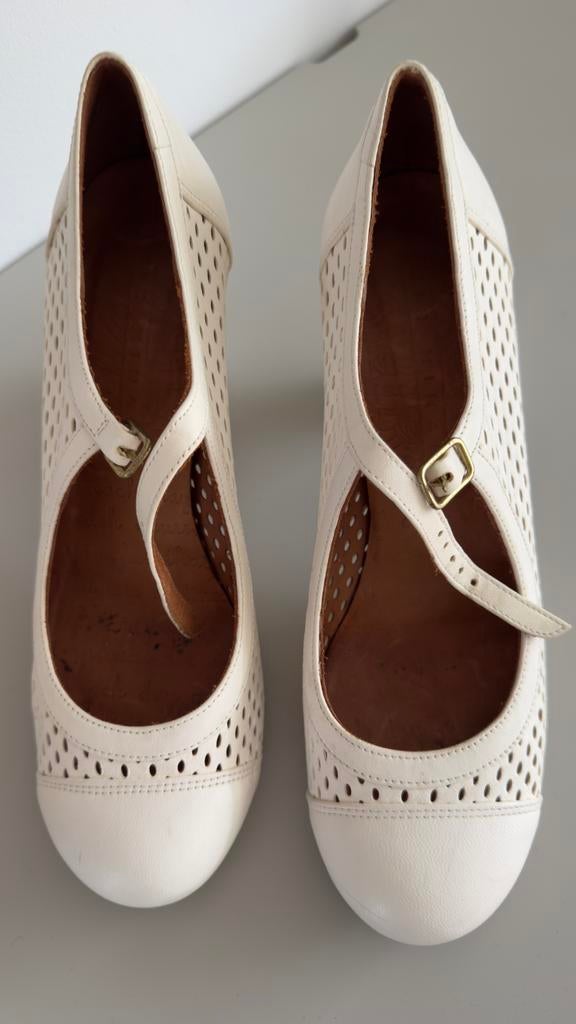 Chie mihara: Witte leren pumps met perforaties - Maat 39, Ophalen, Gedragen, Wit, Pumps
