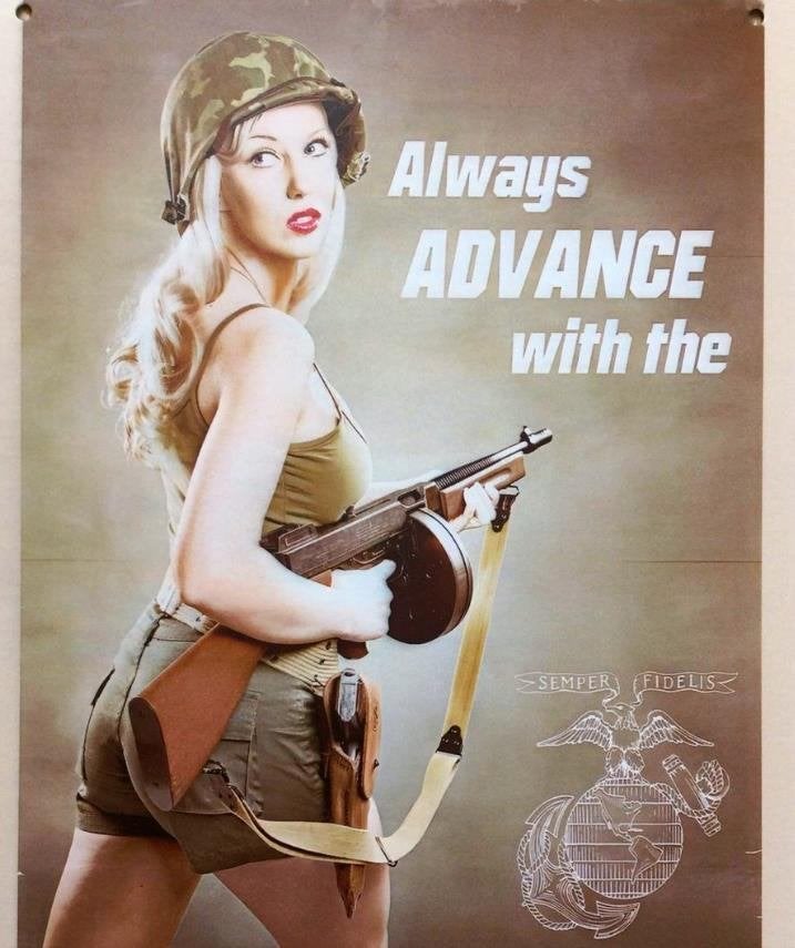 WO2 Marine Sexy Pin-up Propaganda Metalen Wandbord, Verzamelen, Militaria | Tweede Wereldoorlog, Verzenden, Nederland, Foto of Poster