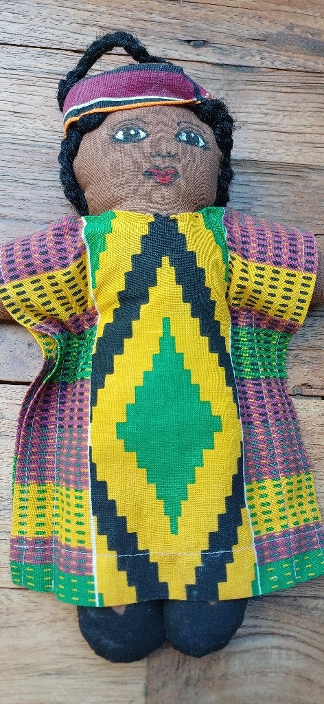 Pop in een traditioneel Afrikaans patroon Kente-stof., Ophalen of Verzenden, Zo goed als nieuw, Pop