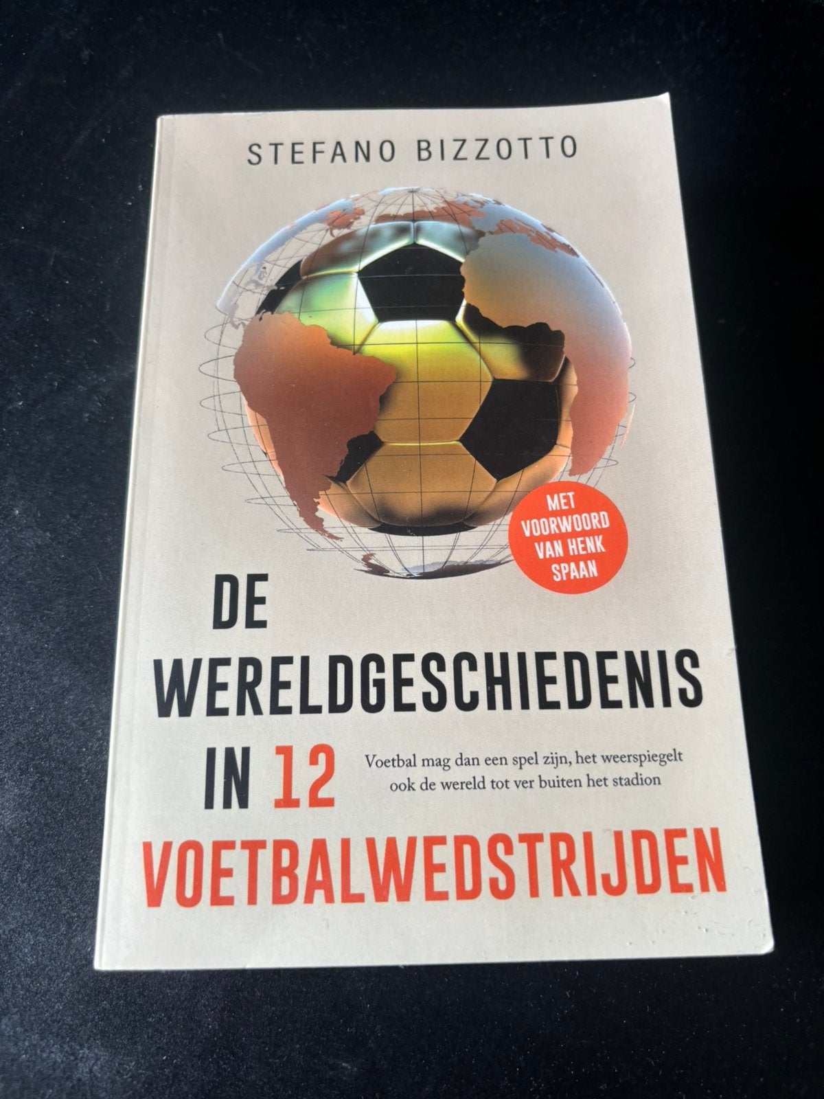 12 historische voetbalwedstrijden., Boeken, Verzenden, Zo goed als nieuw, Balsport