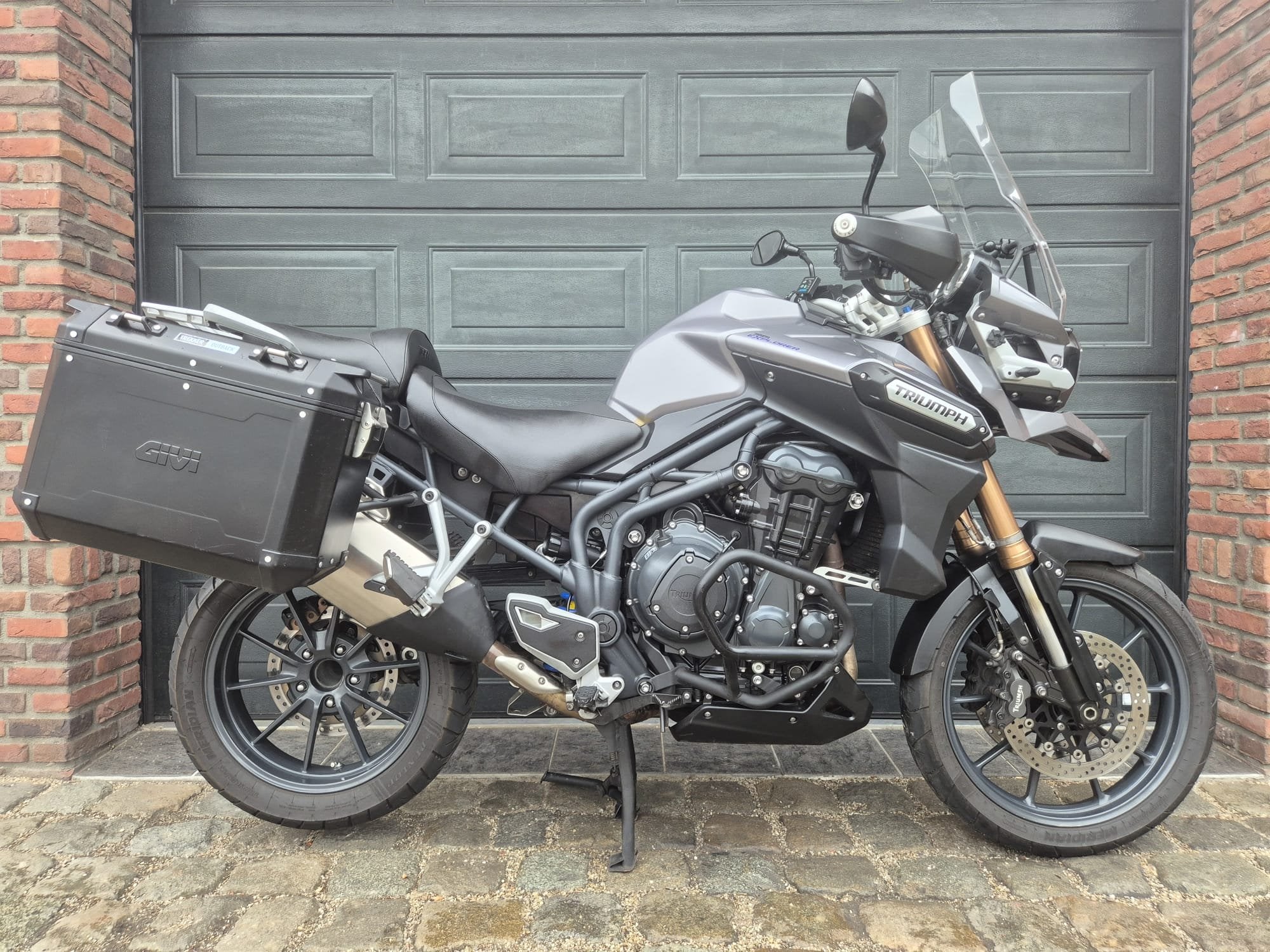 Triumph Tiger 1200 Explorer ABS Koffers Nieuwe voorband, Motoren, 1215 cc, Meer dan 35 kW, Toermotor, Handgeschakeld