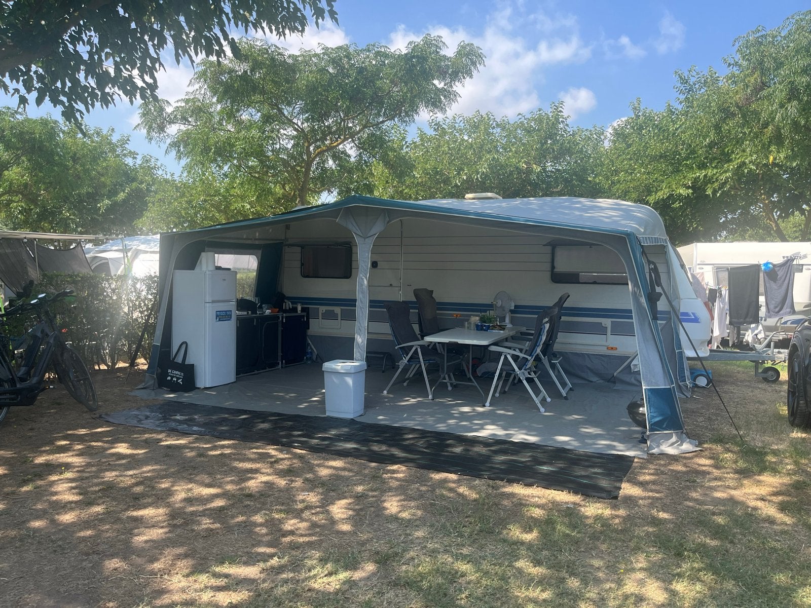 Hobby 560 caravan met rondzit en vast bed, Vast bed, Rondzit, Hobby, Particulier