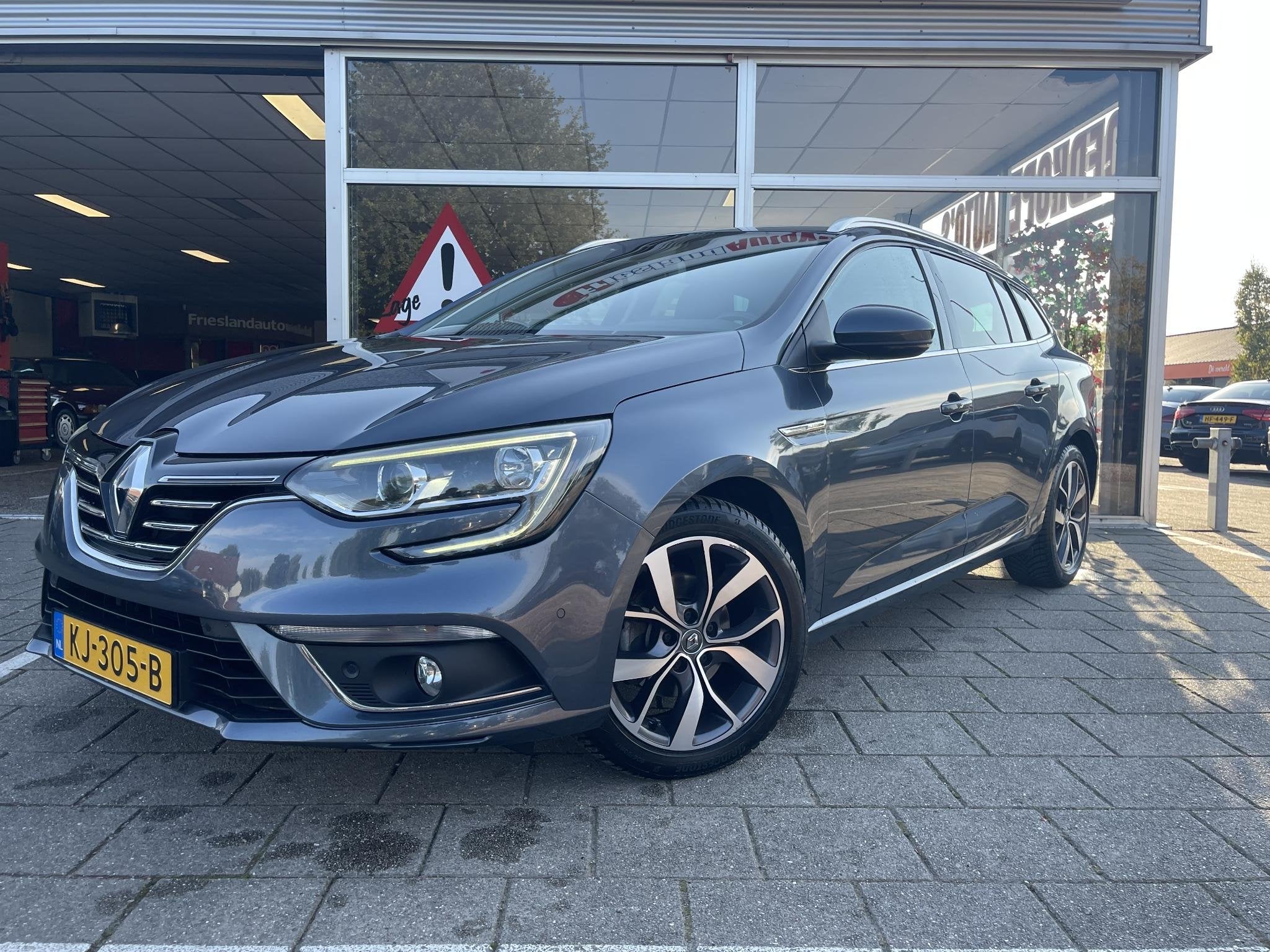 Renault Mégane Estate 1.2 TCe Bose /Automaat/Cruise/Navi/Pa, Auto's, Gebruikt, Euro 6, 4 cilinders, Met garantie (alle)