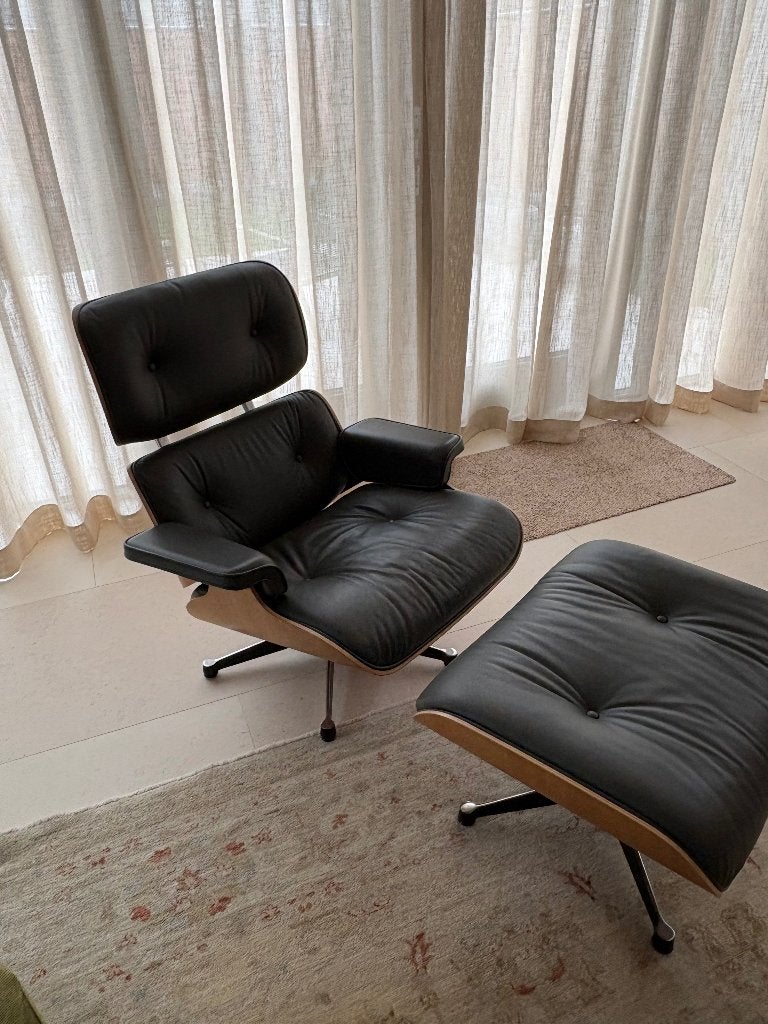 Vitra Eames Lounge chair + ottoman, Huis en Inrichting, Ophalen, Zo goed als nieuw, Leer