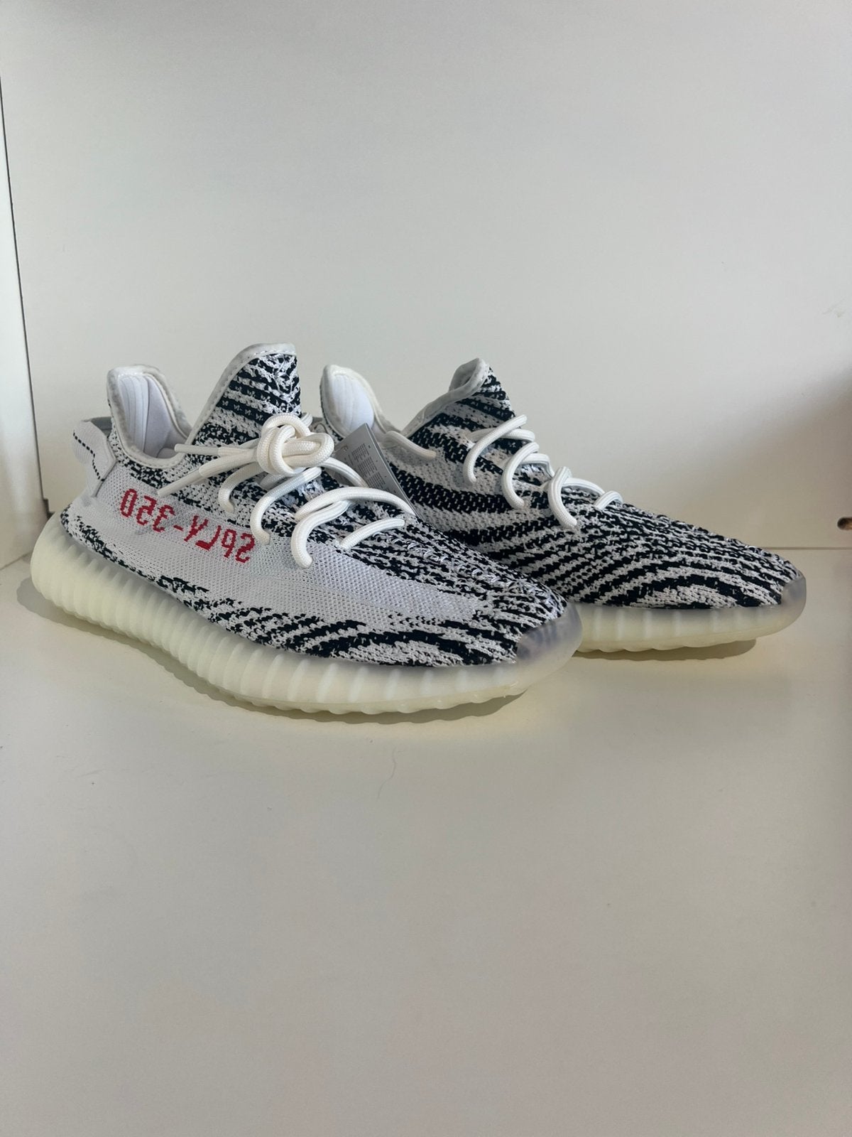 Yeezy 350 V2 Zebra, Kleding | Heren, Schoenen, ., Wit, Nieuw, Ophalen of Verzenden