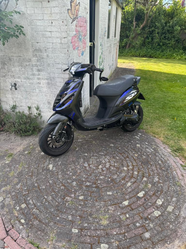 Zip 183cc dubbel gelagerd op brom met swingarm, Ophalen, Maximaal 45 km/u, Zip, Zo goed als nieuw