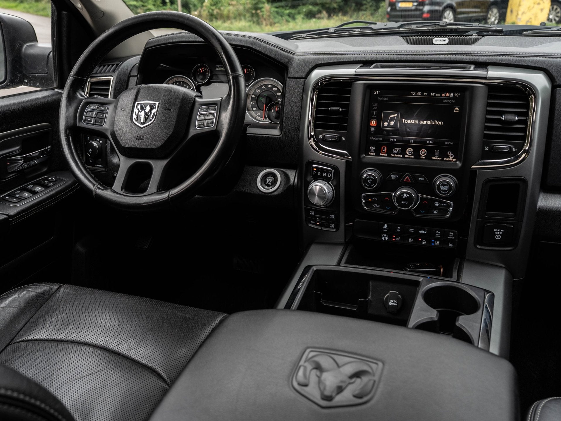 Dodge Ram 1500 5.7 V8 Quad Cab 6'4 - PANORAMADAK - STOEL VER, Auto's, Automaat, Achterwielaandrijving, Gebruikt, 5654 cc