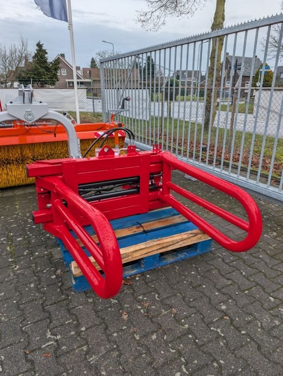 Balenklem vierkant 85 260 Giant loader, INTERTECH Sp. z o.o., Sekretariat@intertech-agro.pl, Laan 100
18-300  Zambrów, PL