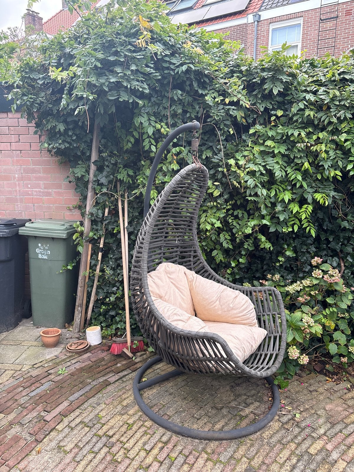 Comfortabele hangstoel met kussen voor buiten, Ophalen, Gebruikt, Wicker