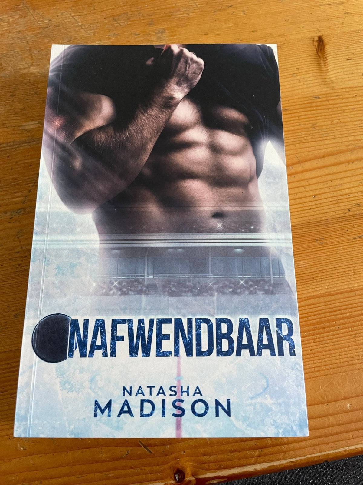 Onafwendbaar - Natasha Madison (Roman), Boeken, Ophalen of Verzenden, Zo goed als nieuw, Nederland