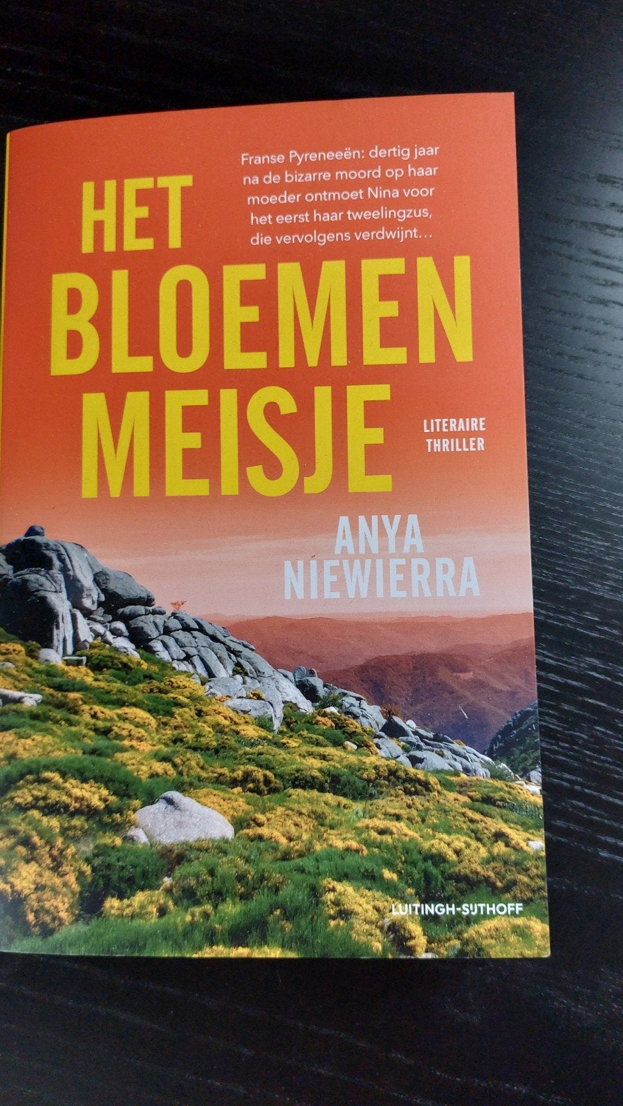 Het Bloemenmeisje - Anya Niewierra (Literaire Thriller), Boeken, Thrillers, Ophalen, Zo goed als nieuw, Anya Niewierra, Nederland