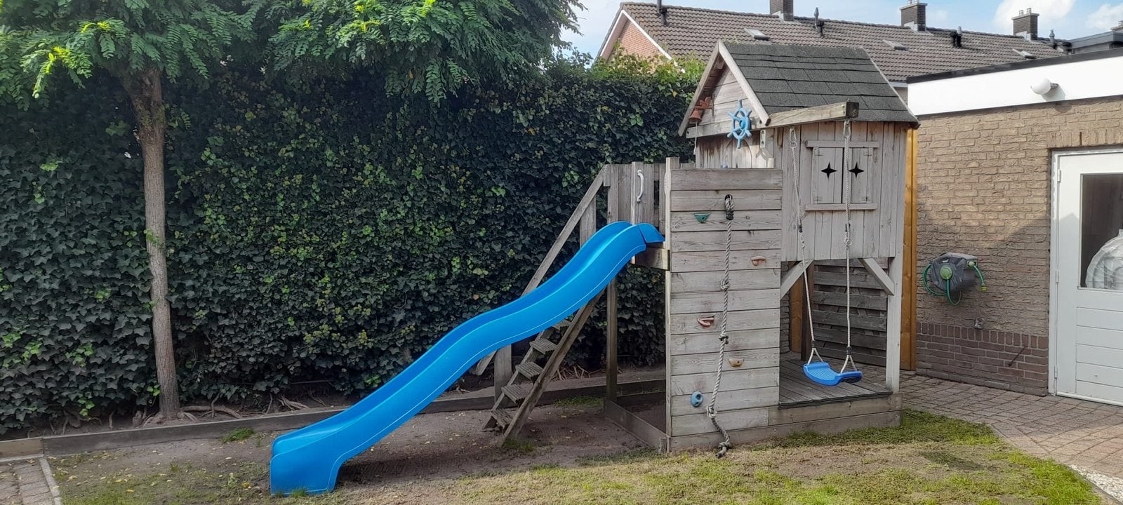 Speelhuis met zandbak, schommel, klimwand en glijbaan, Kinderen en Baby's, Ophalen, Gebruikt, Hout