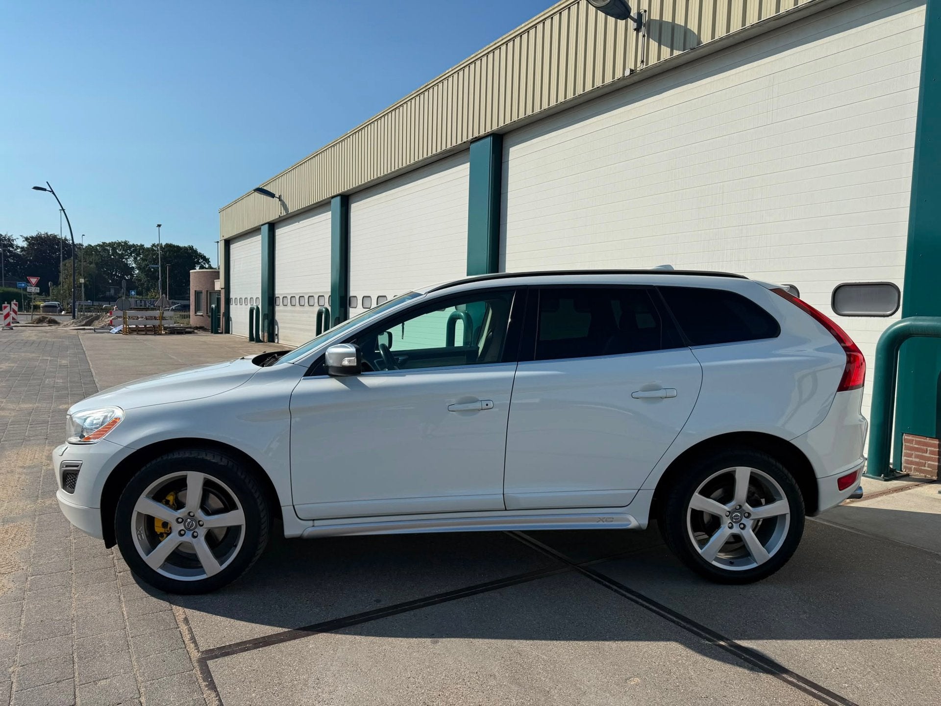 Volvo XC60 2.0 T5 R-Design, Auto's, Volvo, Euro 5, Zwart, 4 cilinders, Bedrijf