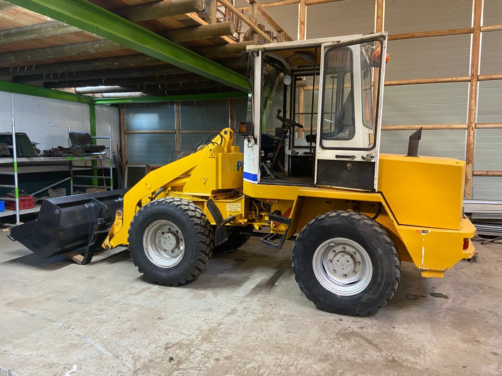 Shovel Paus met zwenklader en reservewiel. Urenstand 3600, Ophalen, Wiellader of Shovel