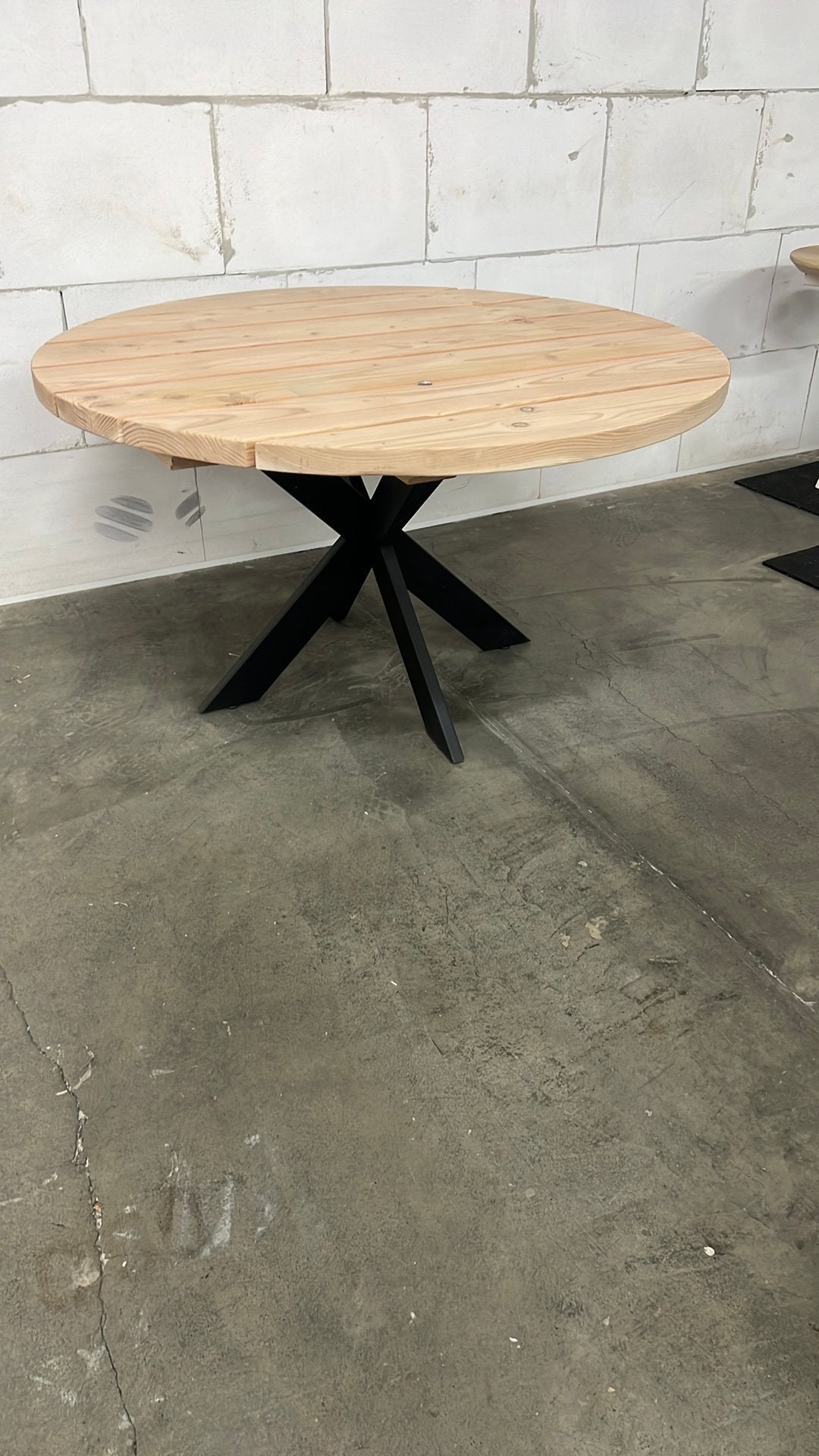 Ronde douglas houten tafel met metalen tafelpoot 140 cm, Ophalen of Verzenden